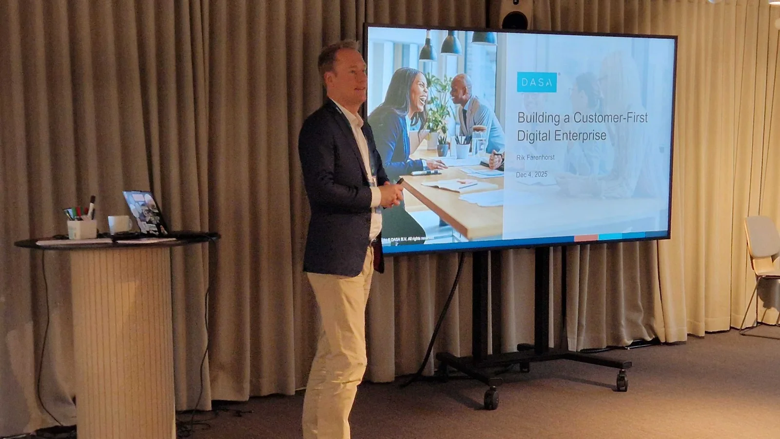 Rik presenting a DASA session on building a customer-first digital enterprise.