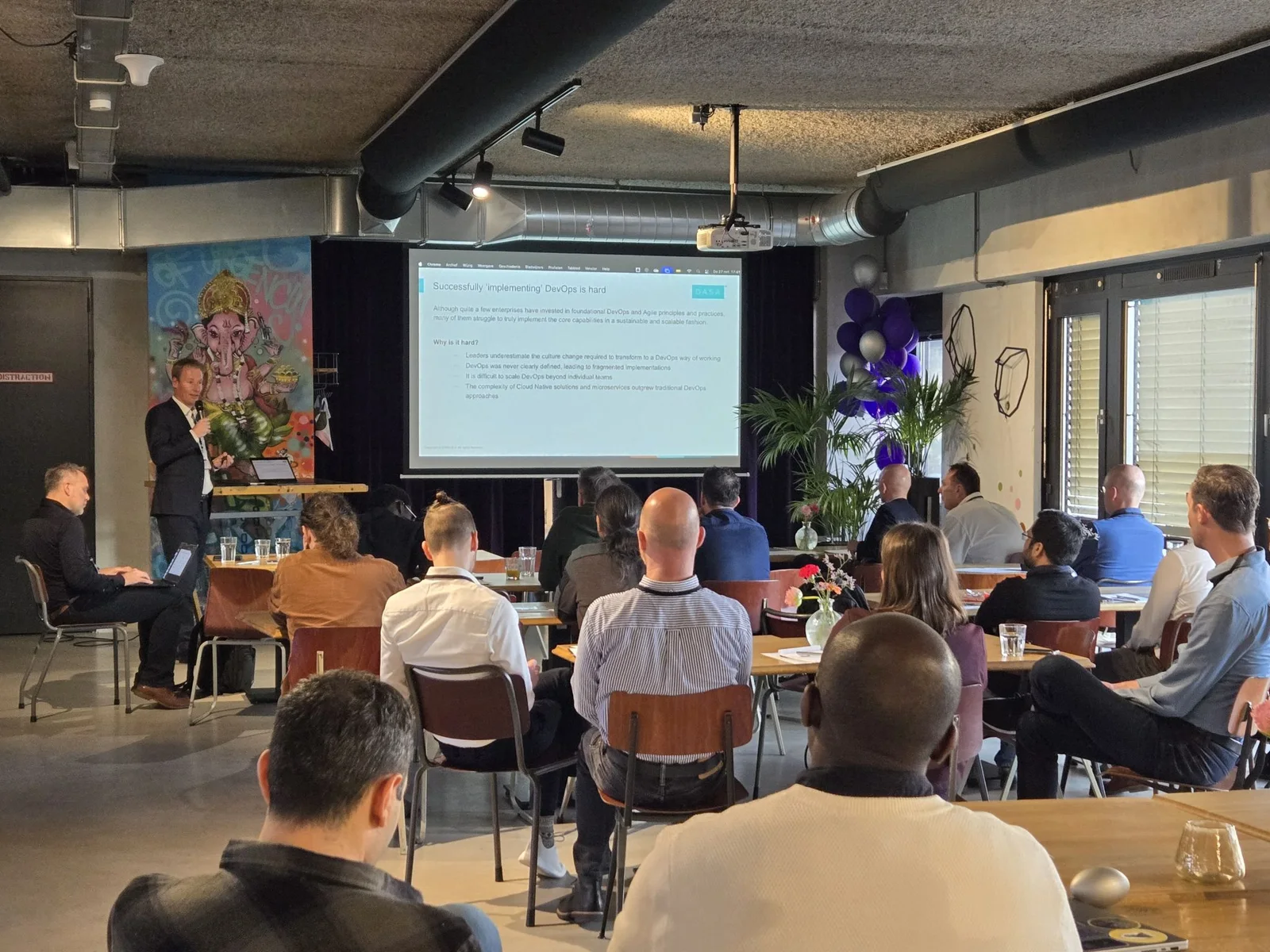 Rik speaking about DevOps implementation during a workshop.